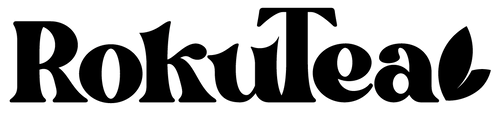 Das RokuTea Logo in schwarzer, geschwungener und dicker Schrift.